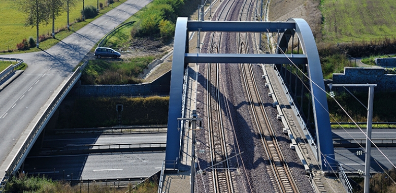 Pont ferroviaire sur autoroute A6