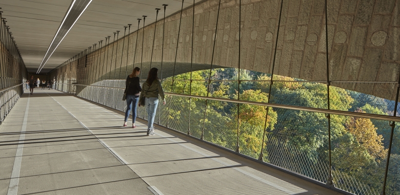 Passerelle cycliste sous le Pont Adolphe